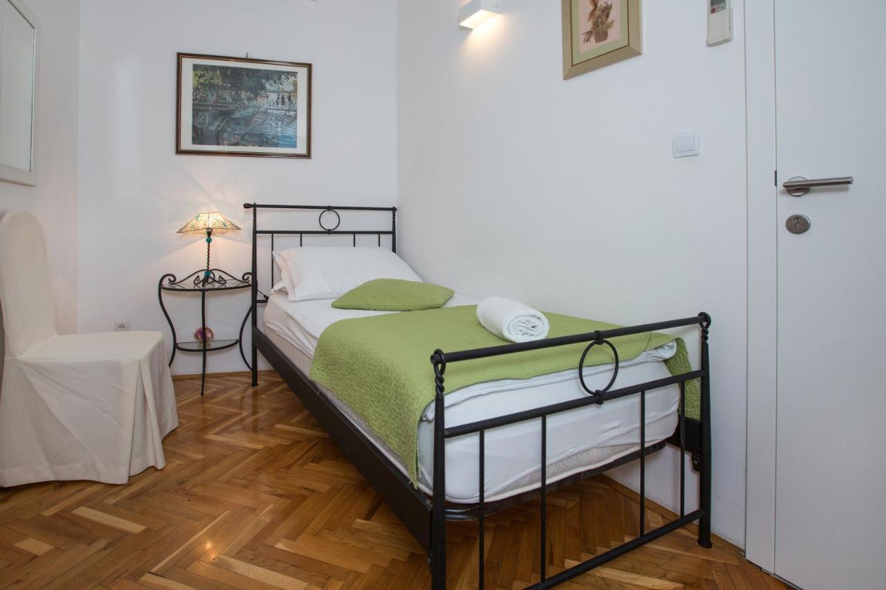Hotel Pansion Kamenar à Primošten Extérieur photo
