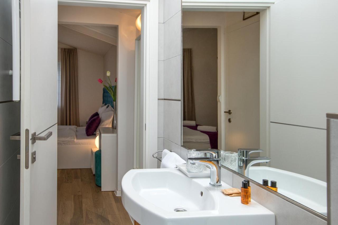 Hotel Pansion Kamenar à Primošten Extérieur photo